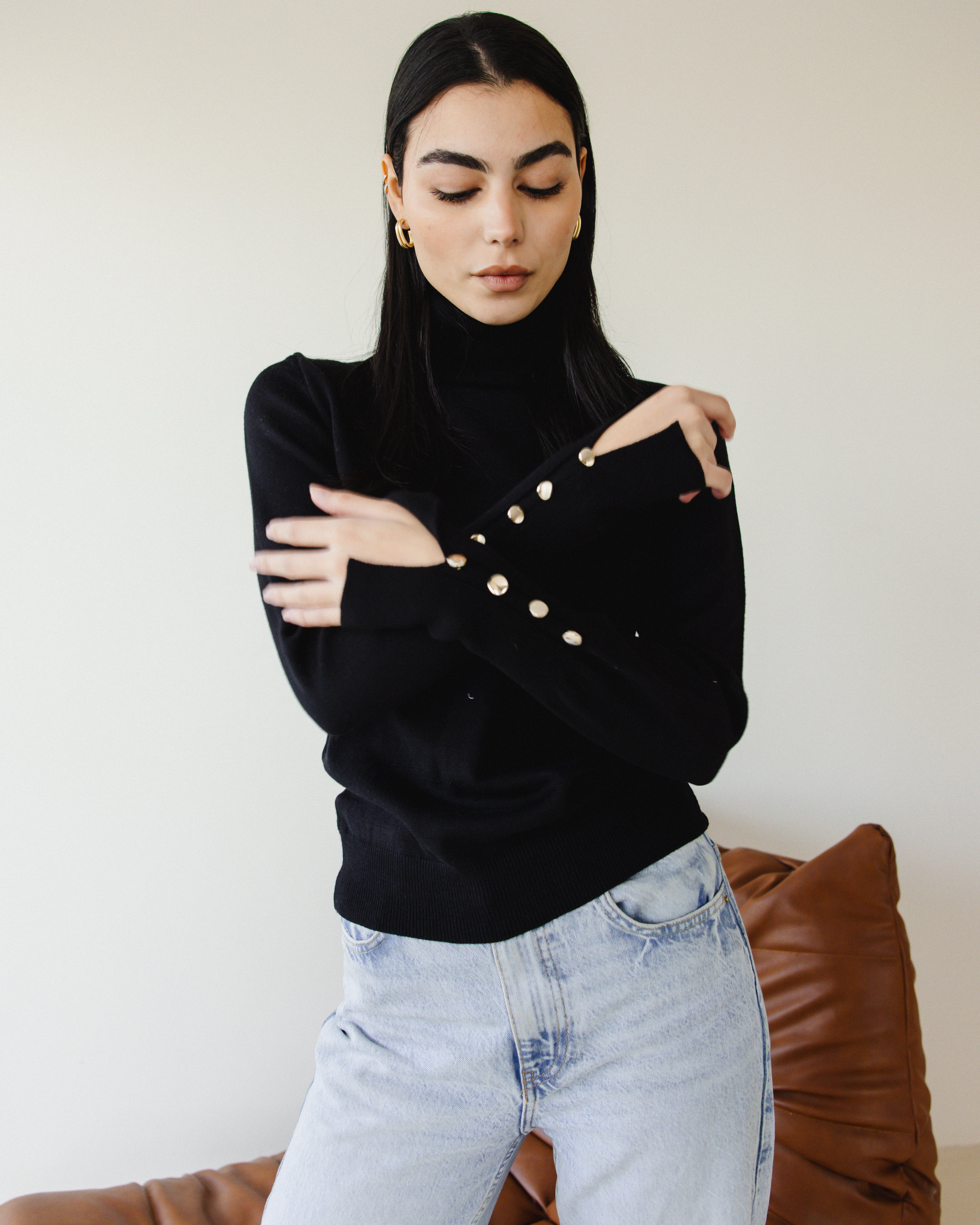 BASIC TURTLENECK KNIT BLACK – AZADOURA